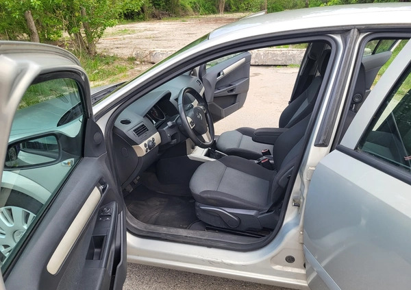 Opel Astra cena 12000 przebieg: 226138, rok produkcji 2007 z Łódź małe 137